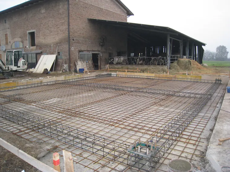 Armatura in acciaio predisposta per una platea di fondazione