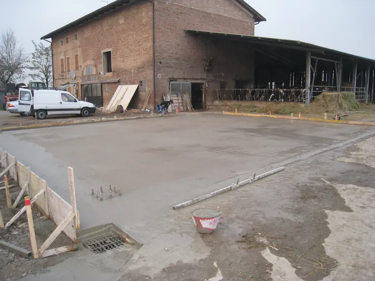 Platea di fondazione completata con predisposizioni strutturali