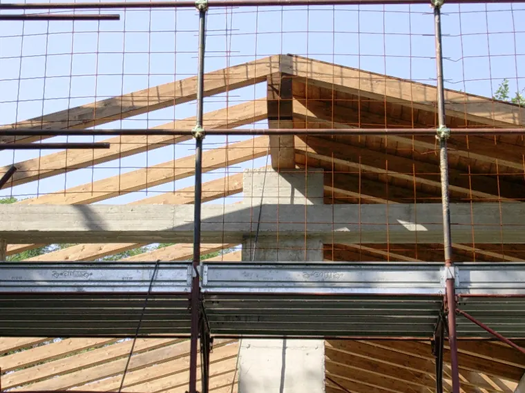 Struttura in legno di una copertura a due falde